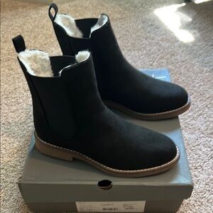 NIB Loft black suede Chelsea boot with fur lining. SZ 7